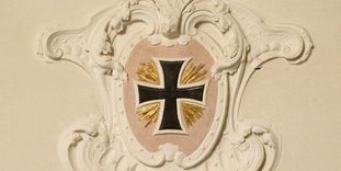 Residenzschloss Mergentheim, Wappen des Deutschen Ordens, Wappenkartusche in der Schlosskirche