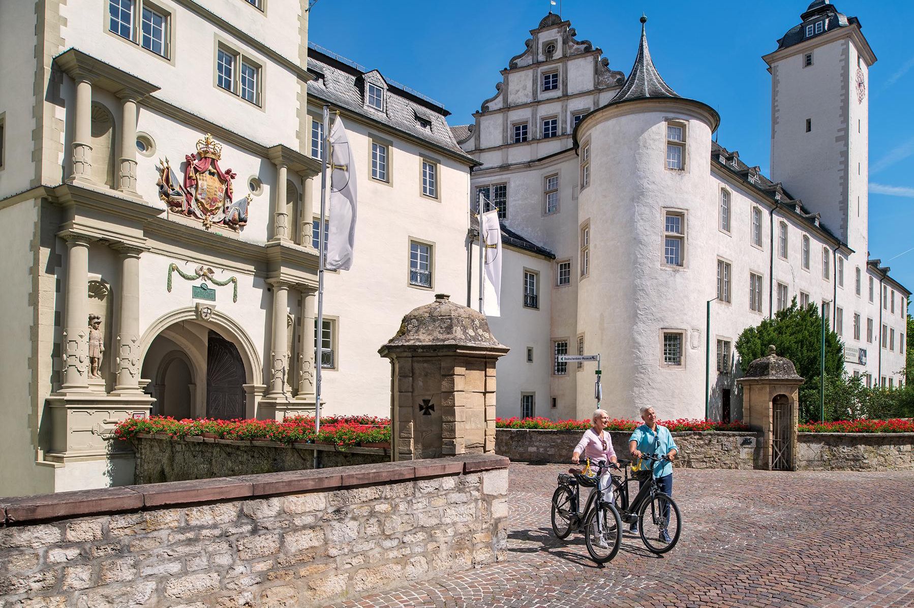 Residenzschloss Mergentheim, Besucher mit Fahrrädern