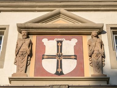 Residenzschloss Mergentheim, das Zeichen vom Deutschen Orden ist ein schwarzes Kreuz