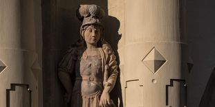 Residenzschloss Mergentheim, Skulptur eines Mannes in Rüstung