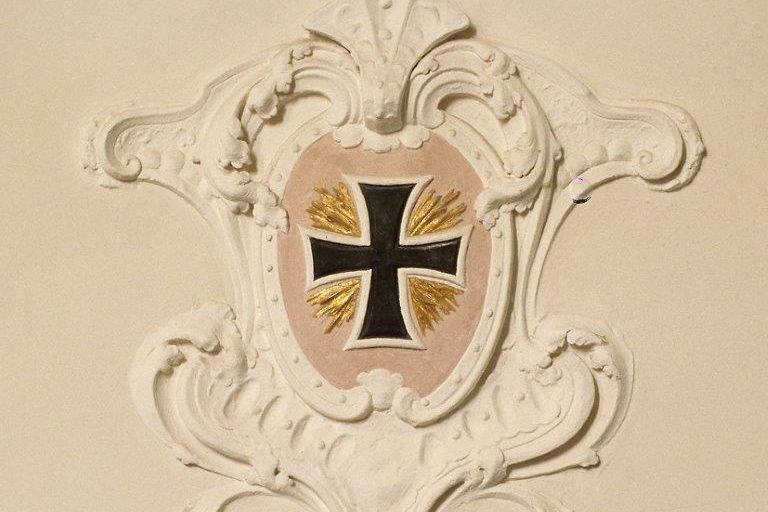 Residenzschloss Mergentheim, Wappen des Deutschen Ordens, Wappenkartusche in der Schlosskirche