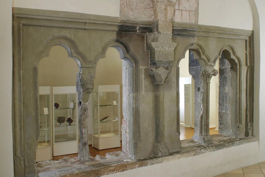 Residenzschloss Mergentheim, Staufische Palasarkade