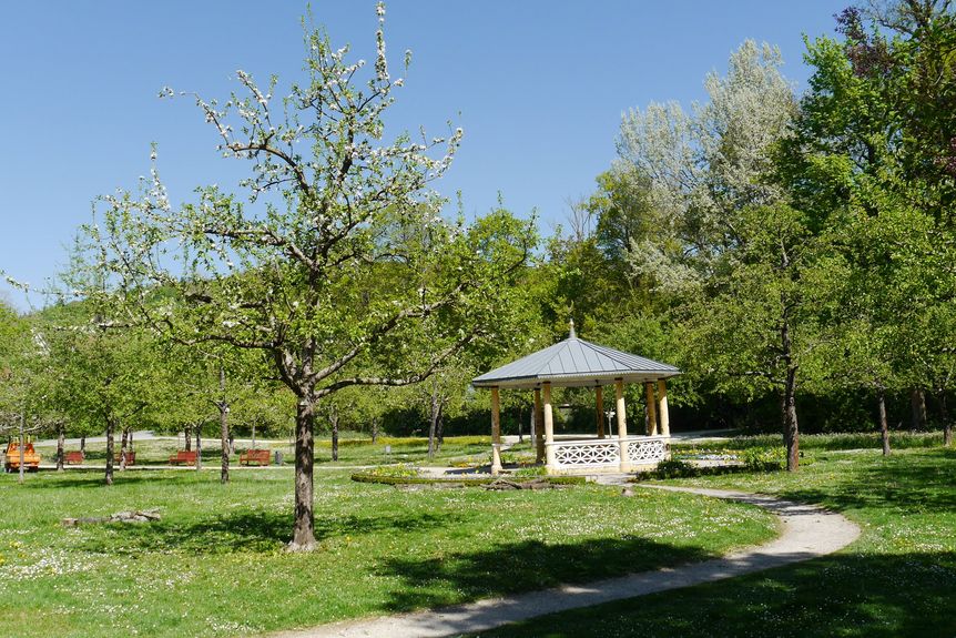 Residenzschloss Mergentheim, Schlosspark, Halbmondhäuschen