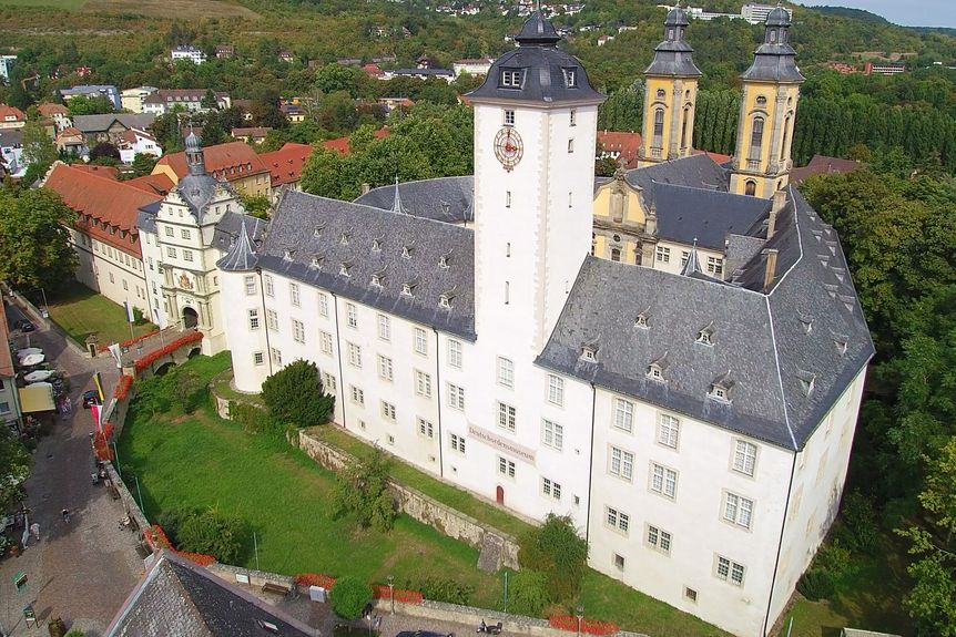 Foto: Deutschordensmuseum GmbH, Jens Hackmann, Kopfgeist Arts Residenzschloss Mergentheim, Luftansicht