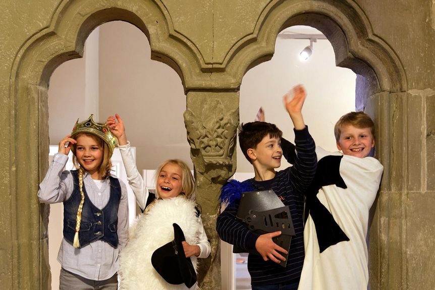 Residenzschloss Mergentheim, Besucher, Kinder beim Schlossmodell