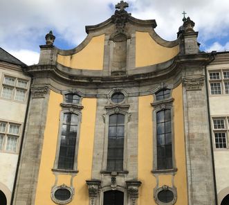 Residenzschloss Mergentheim, Fassade der Schlosskirche im Innenhof